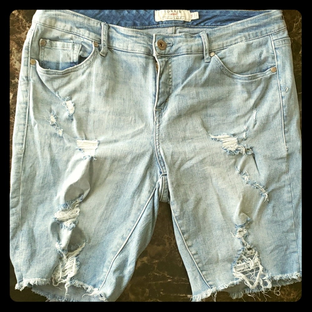 Torrid light wash Jean Shorts